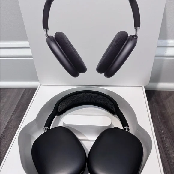 Space Grey Apple Airpods Max (New but open box)